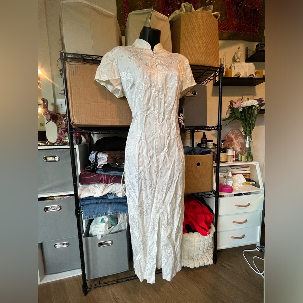 Embroidered White Short-Sleeve Maxi Dress